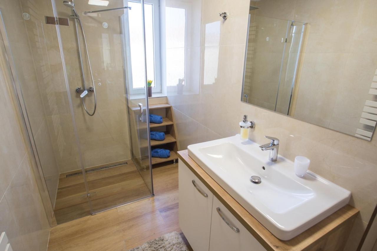 City Apartment Poprad Bagian luar foto