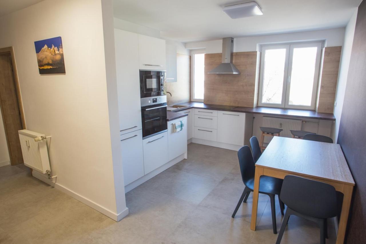 City Apartment Poprad Bagian luar foto