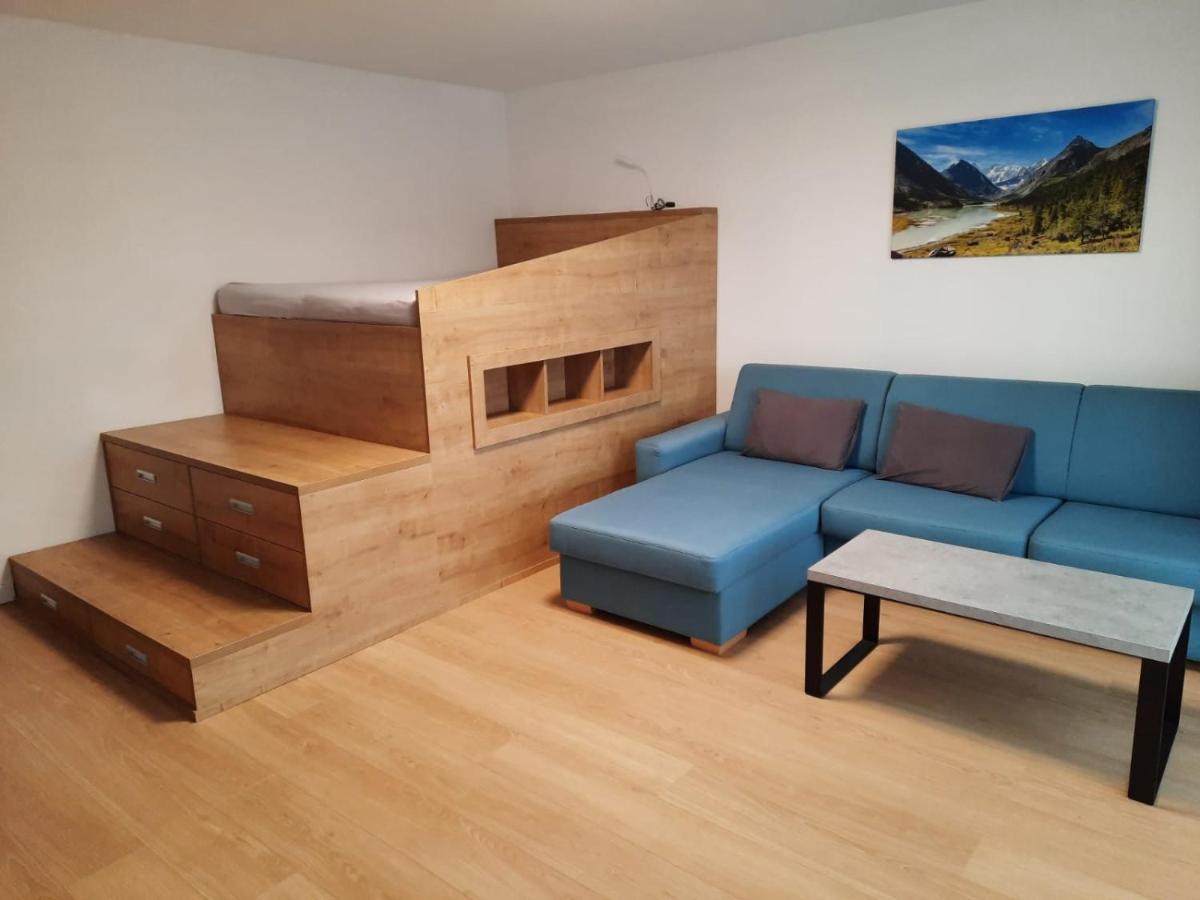 City Apartment Poprad Bagian luar foto
